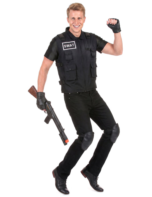 Moški agent SWAT preobleči