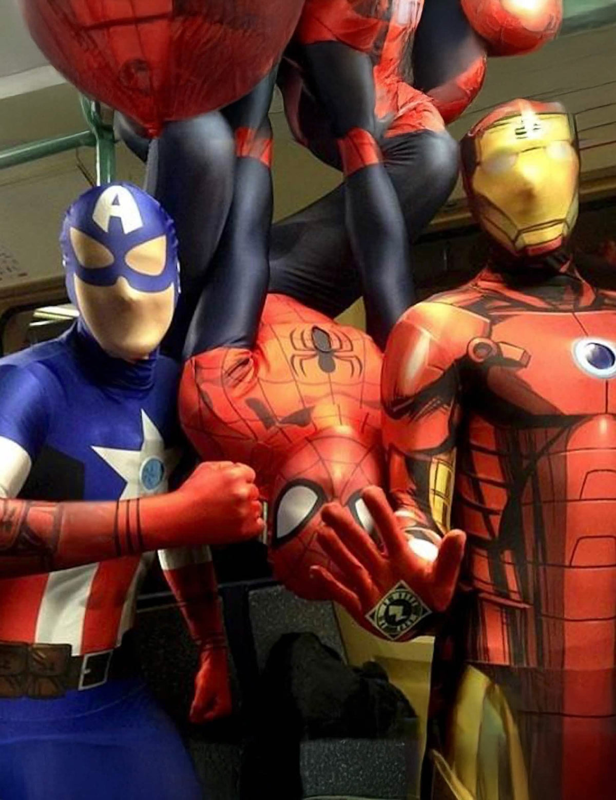 Postavitev z drugimi superjunaki klasična preobleka Captain America™ Morphsuits™