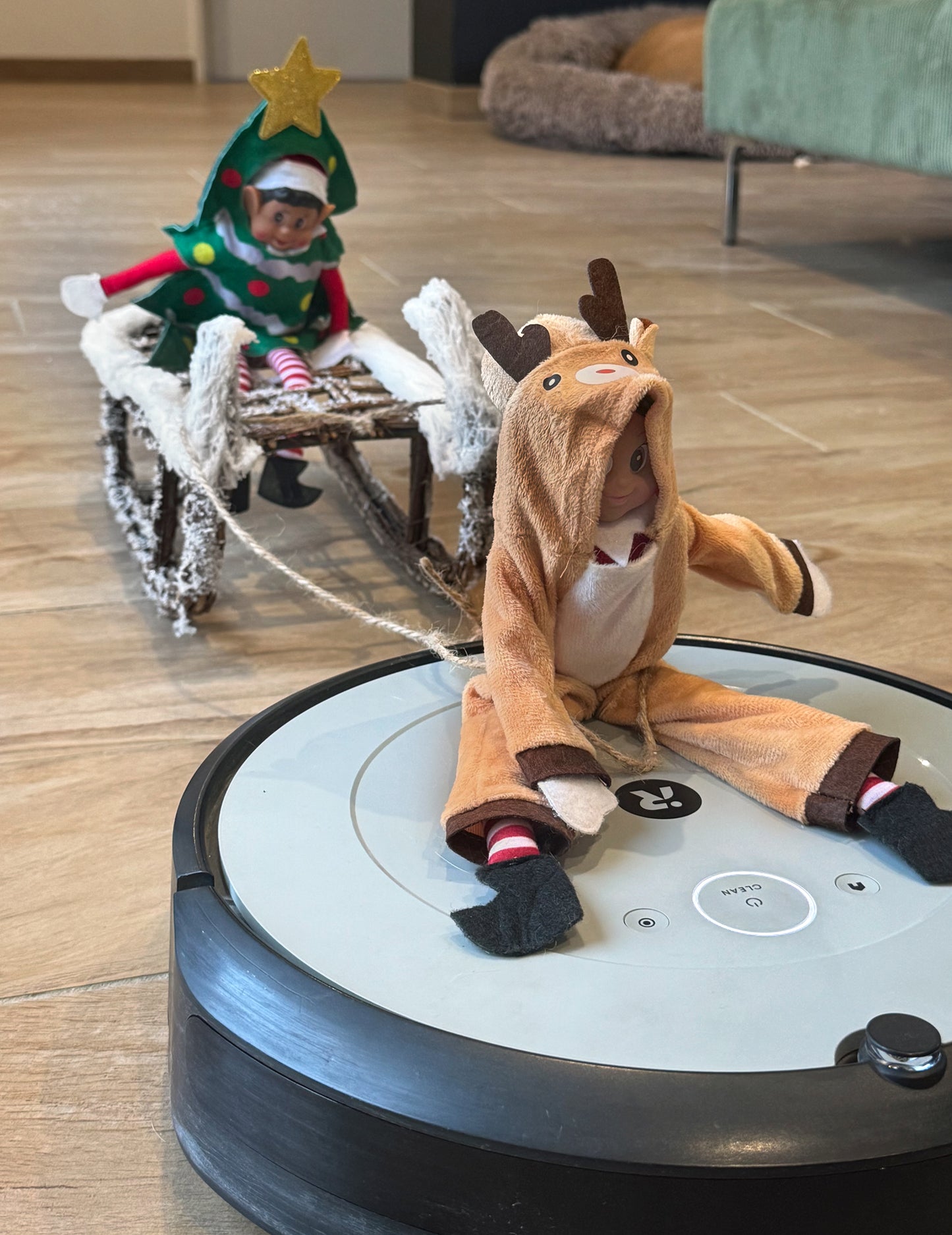 Božični kostum severnega jelena za nagajivo lutko vilinca