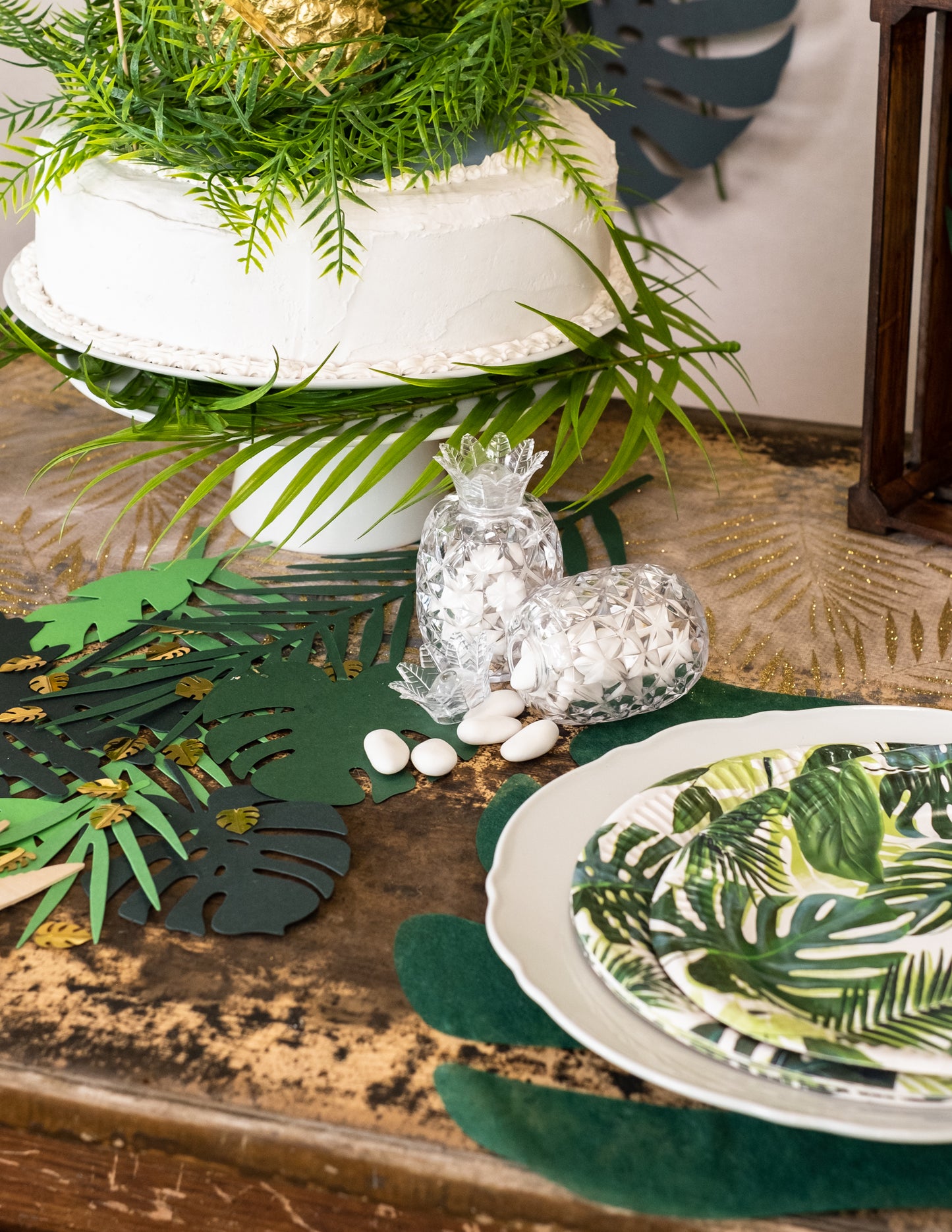 Décoration de table tropicale avec les dragées amandes pour communion