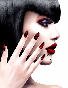 Faux cils et faux ongles