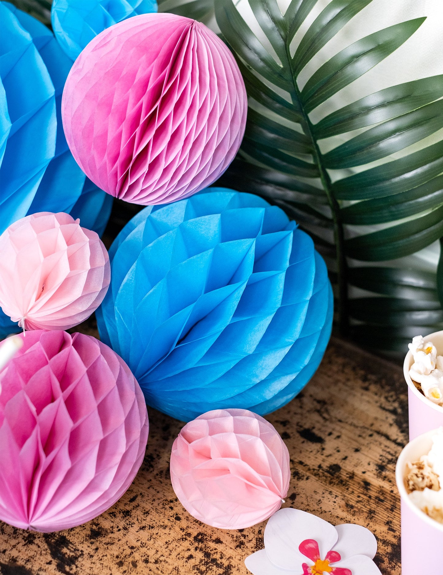 Girlanda s satastimi kroglicami v svetlo roza barvi 2,13 m