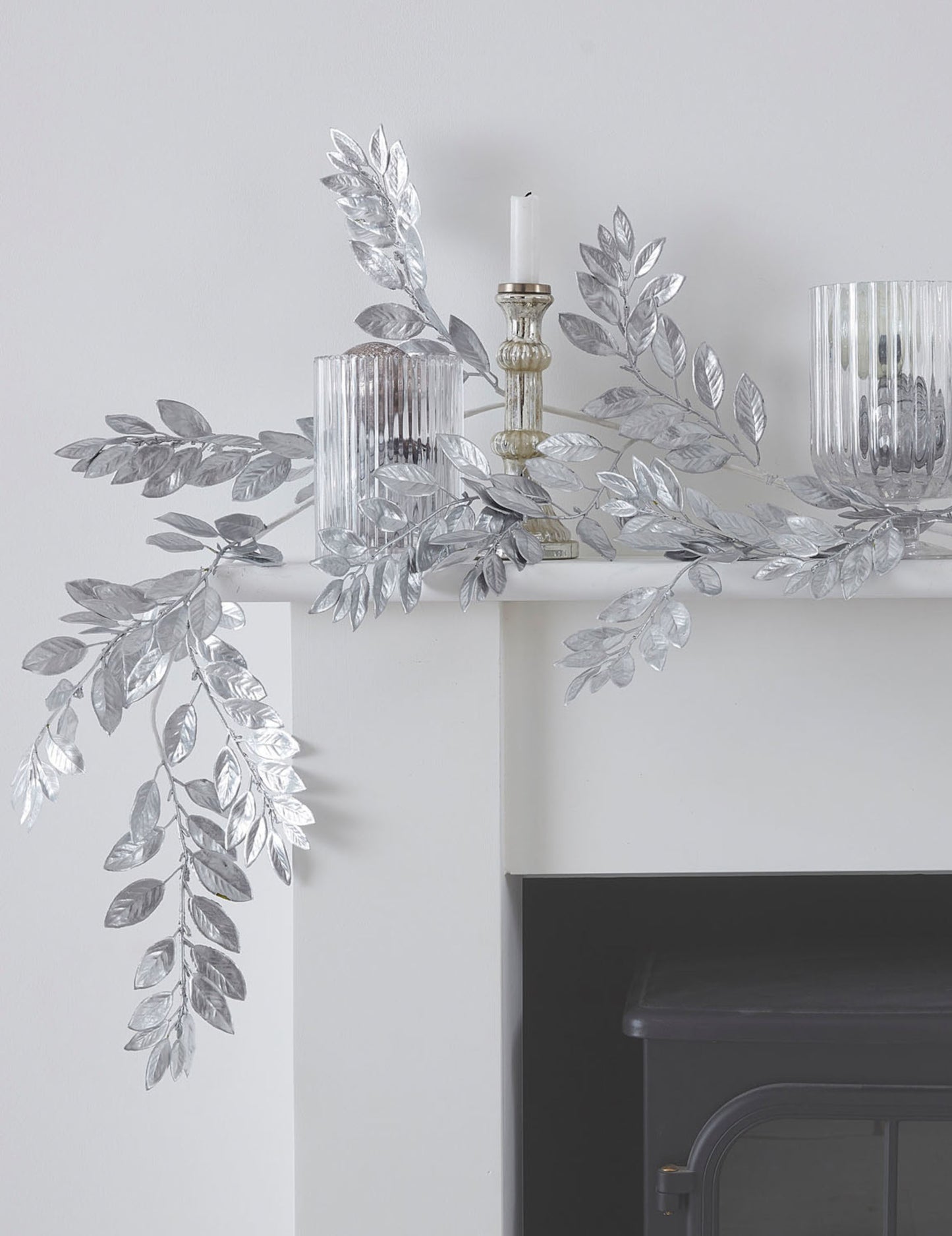 1,75 m srebrna listnata girlanda za božično mizo