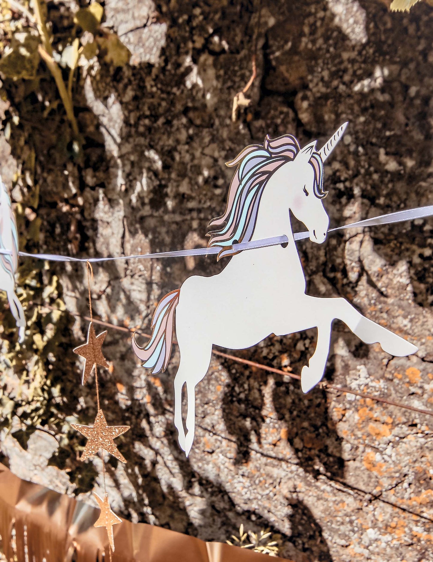 Guirlande licorne pastel et étoiles dorées 2 m pour anniversaire