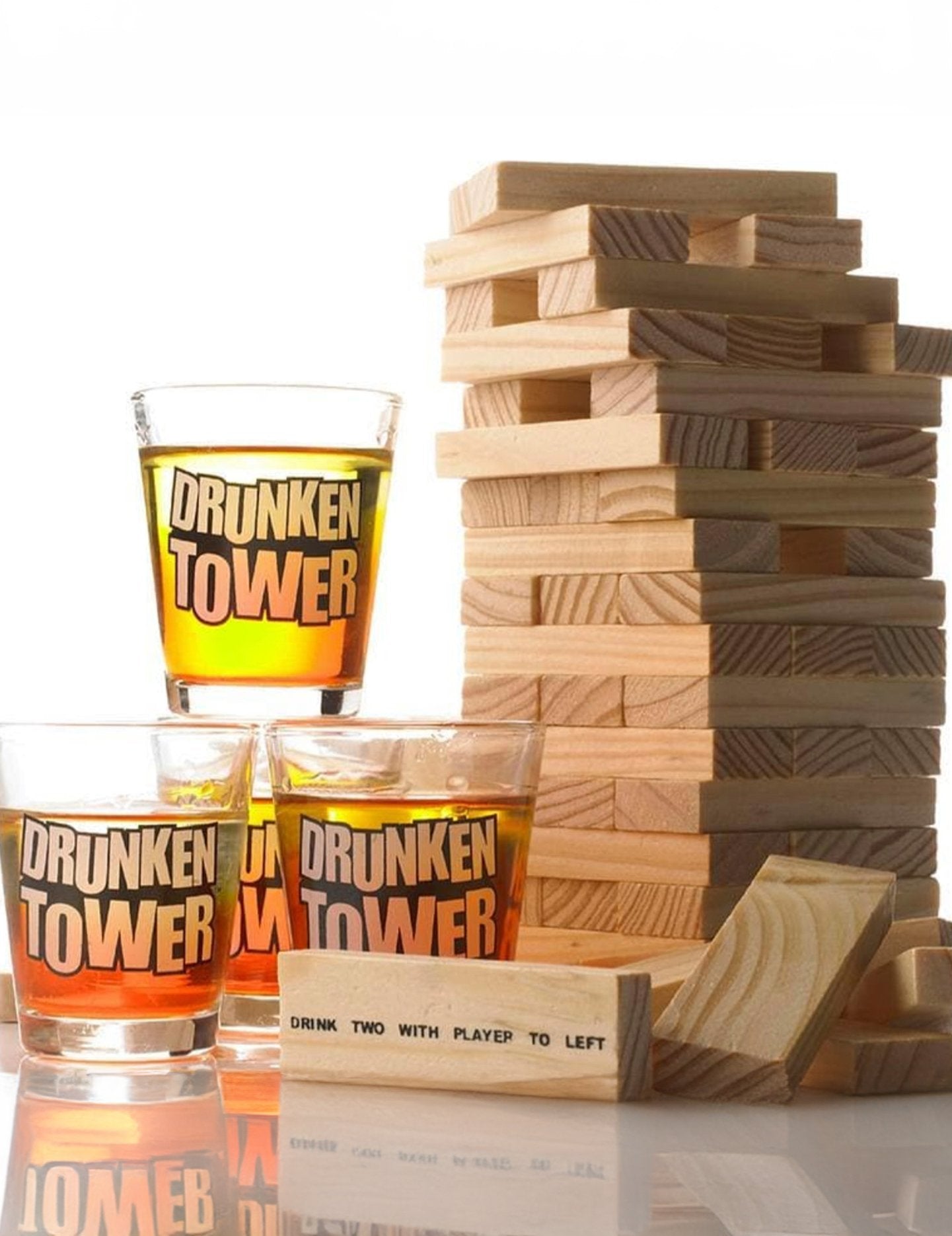 Pijani aperitiv stolp