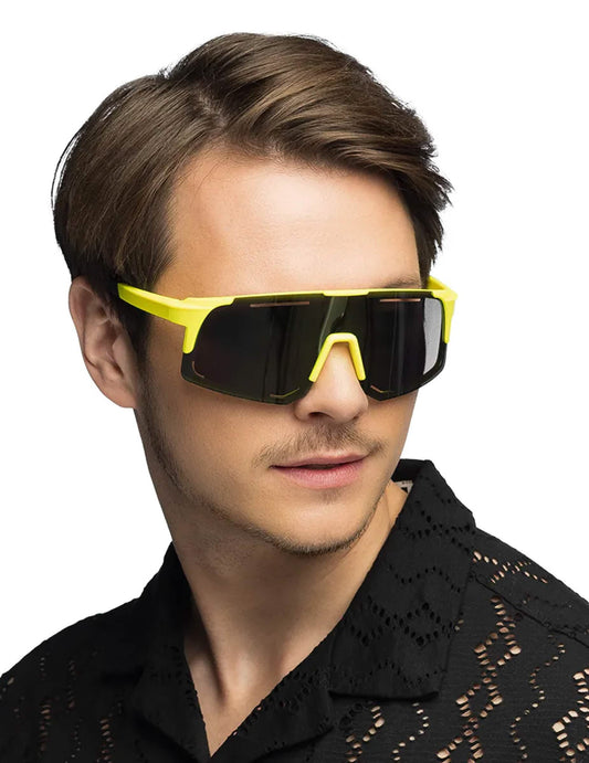 Vue de trois-quarts des lunettes de fête jaune fluo pour adulte réactives aux UV Blacklight