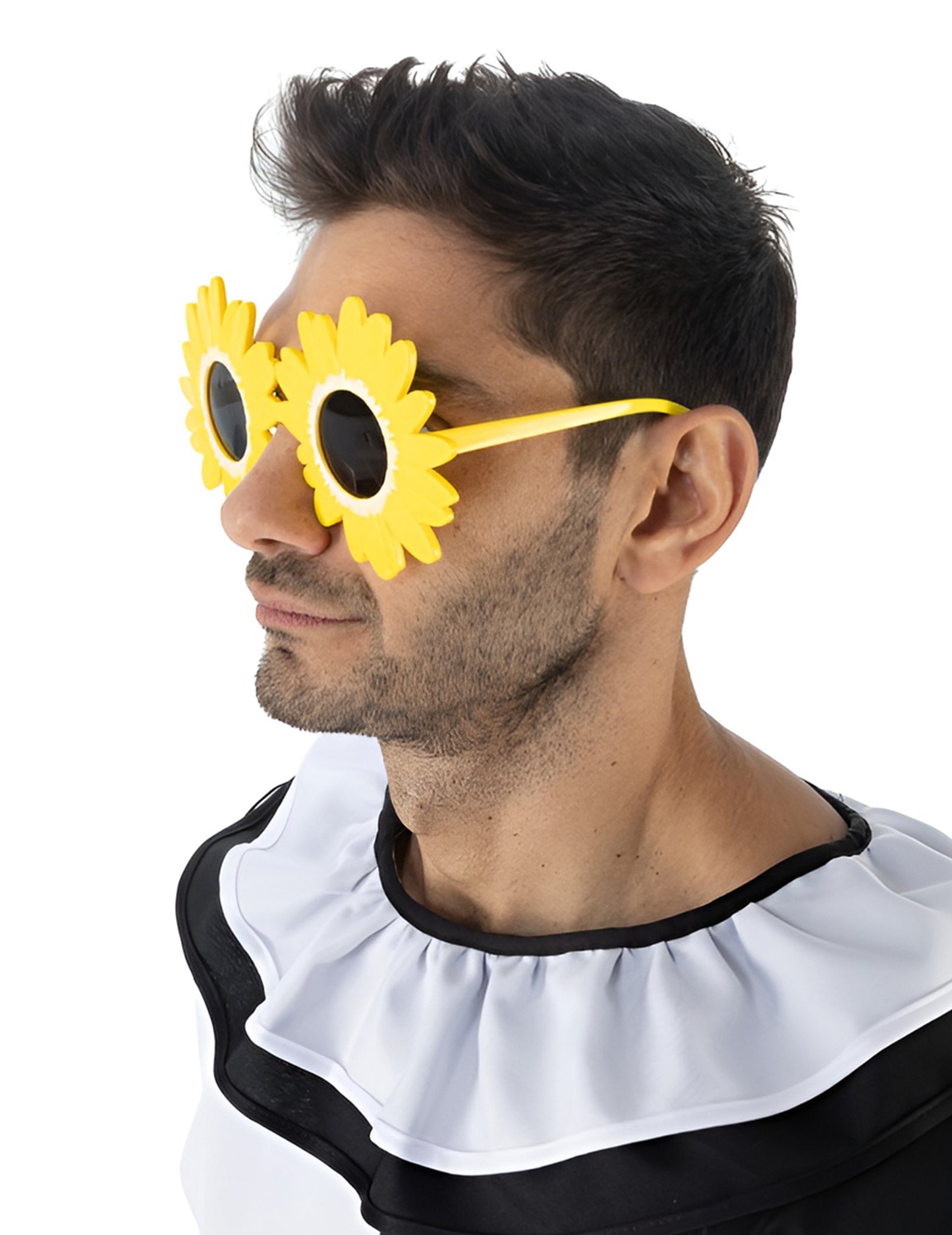 Odrasli terier rumeni cvetni očali