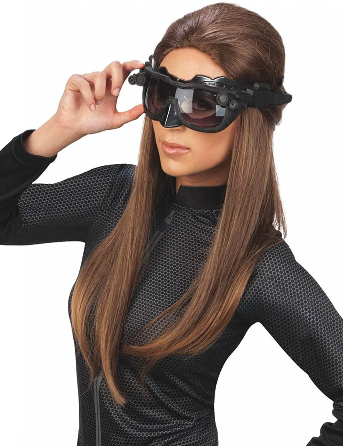 Pogled od spredaj z nošenjem luksuzne maske Catwoman The Dark Night rises