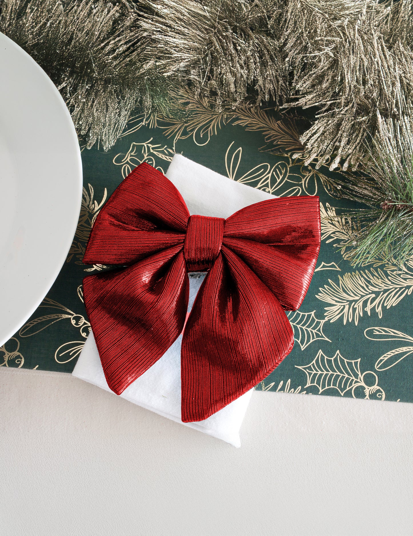 Rdeč kovinski metuljček iz blaga 15 cm