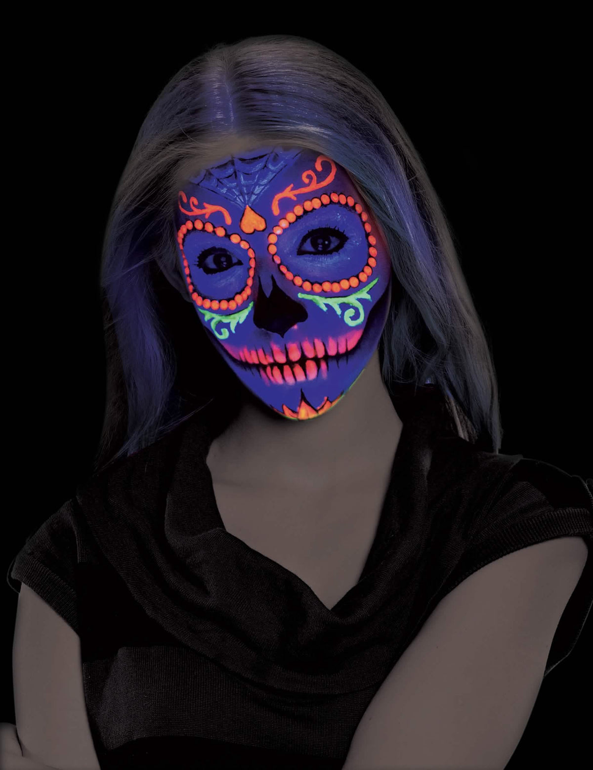 Rendu fluorescent sur le visage de la palette de maquillage néon rose et orange