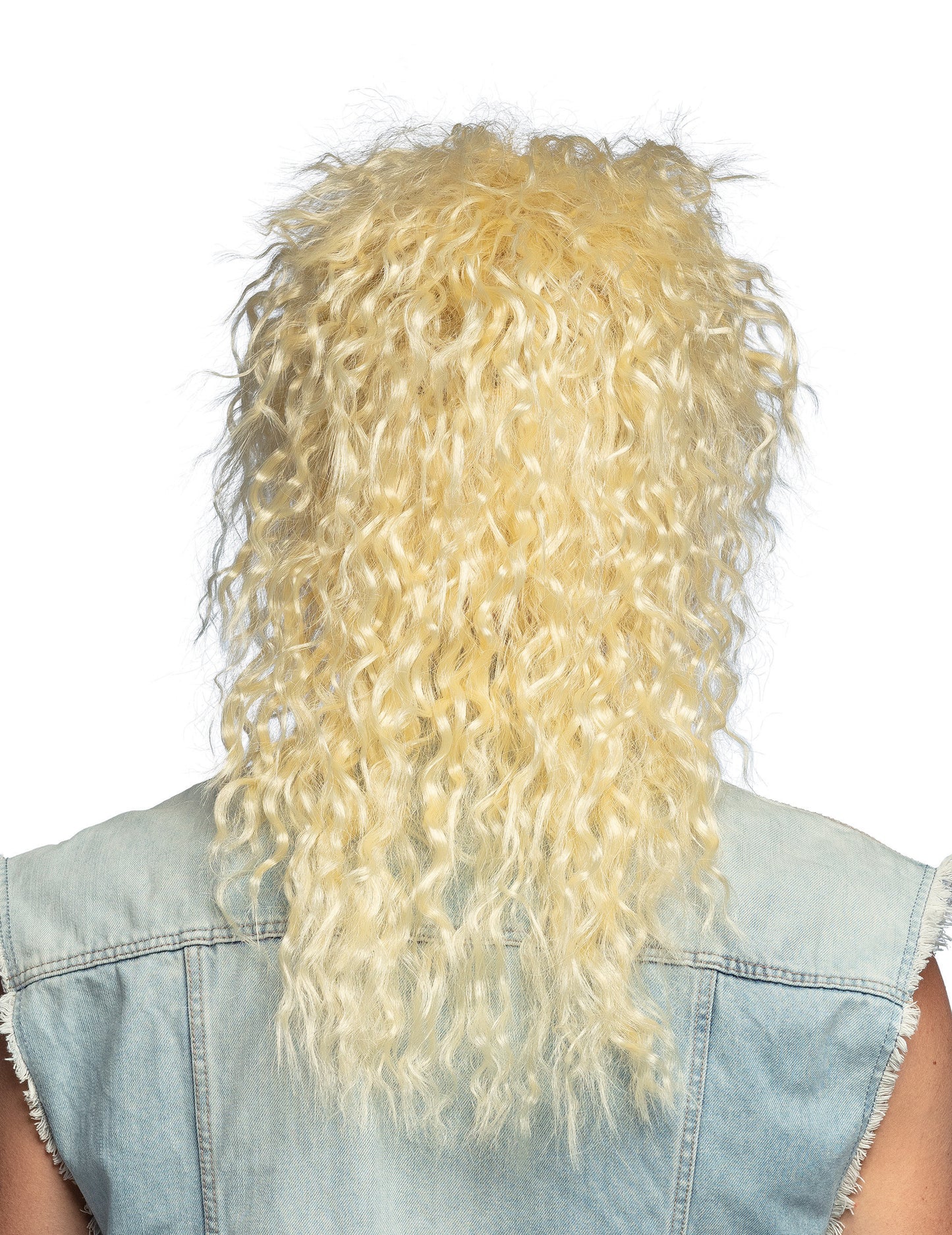 Odrasla blondinka rock pevka lasulja