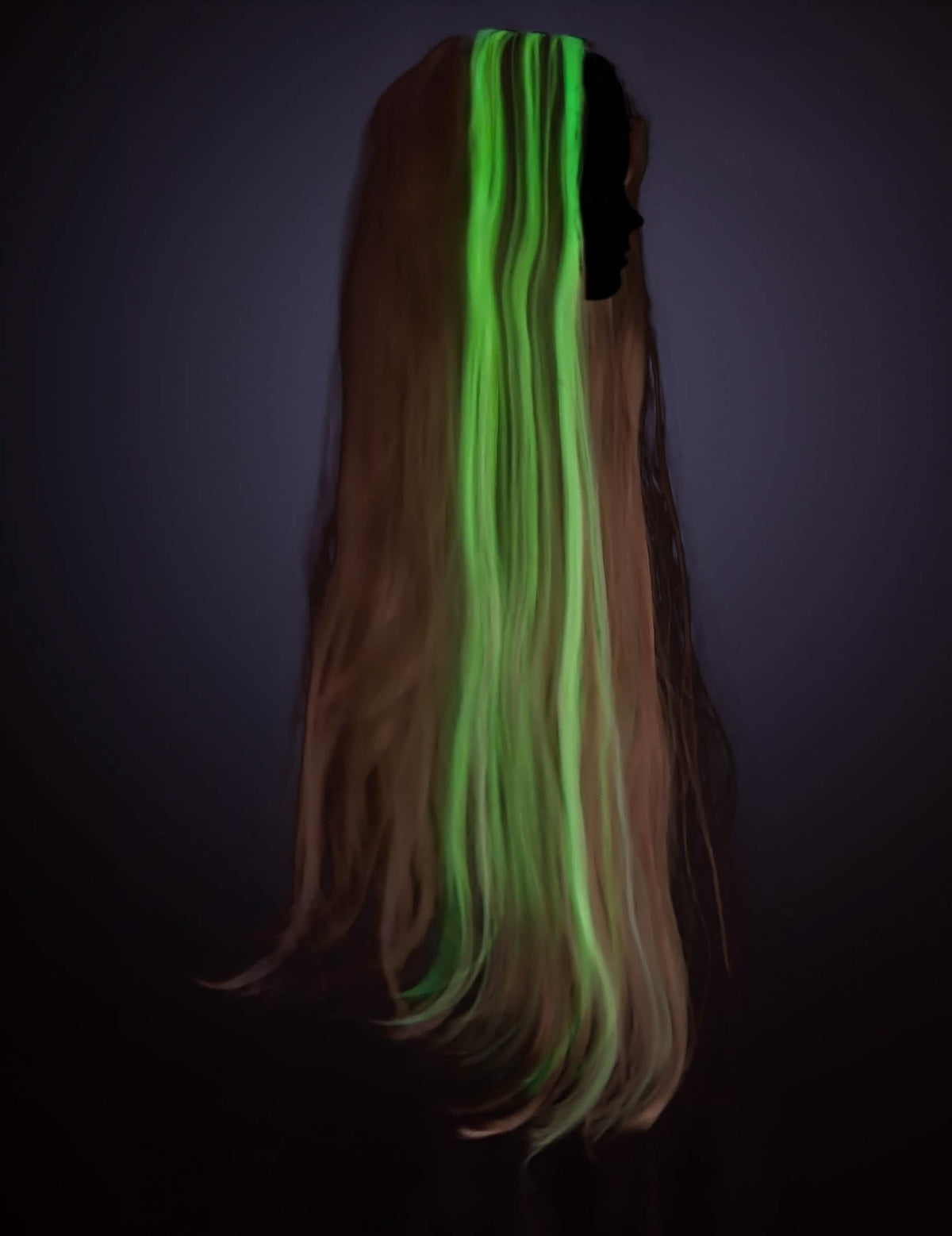 Svetleč zeleni učinek v temi fosforescentne princeske lasulje Rapunzel™