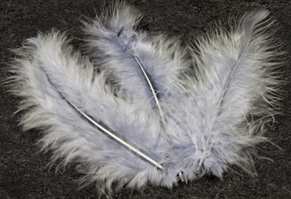 Plumes de décoration pour atelier créatif grises