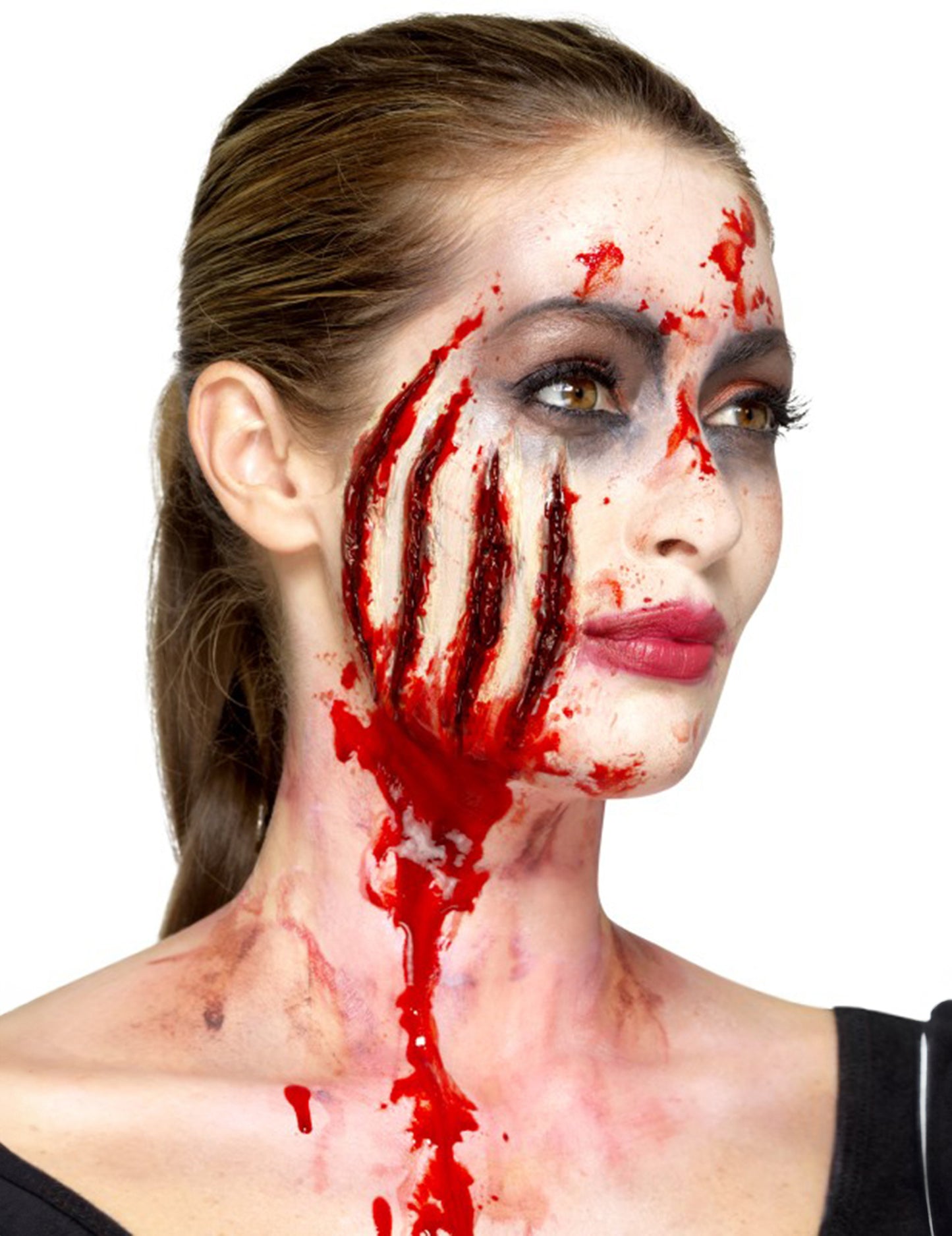Podrobnost krvavih ran na vratu halloweenske lateksne proteze z rezi