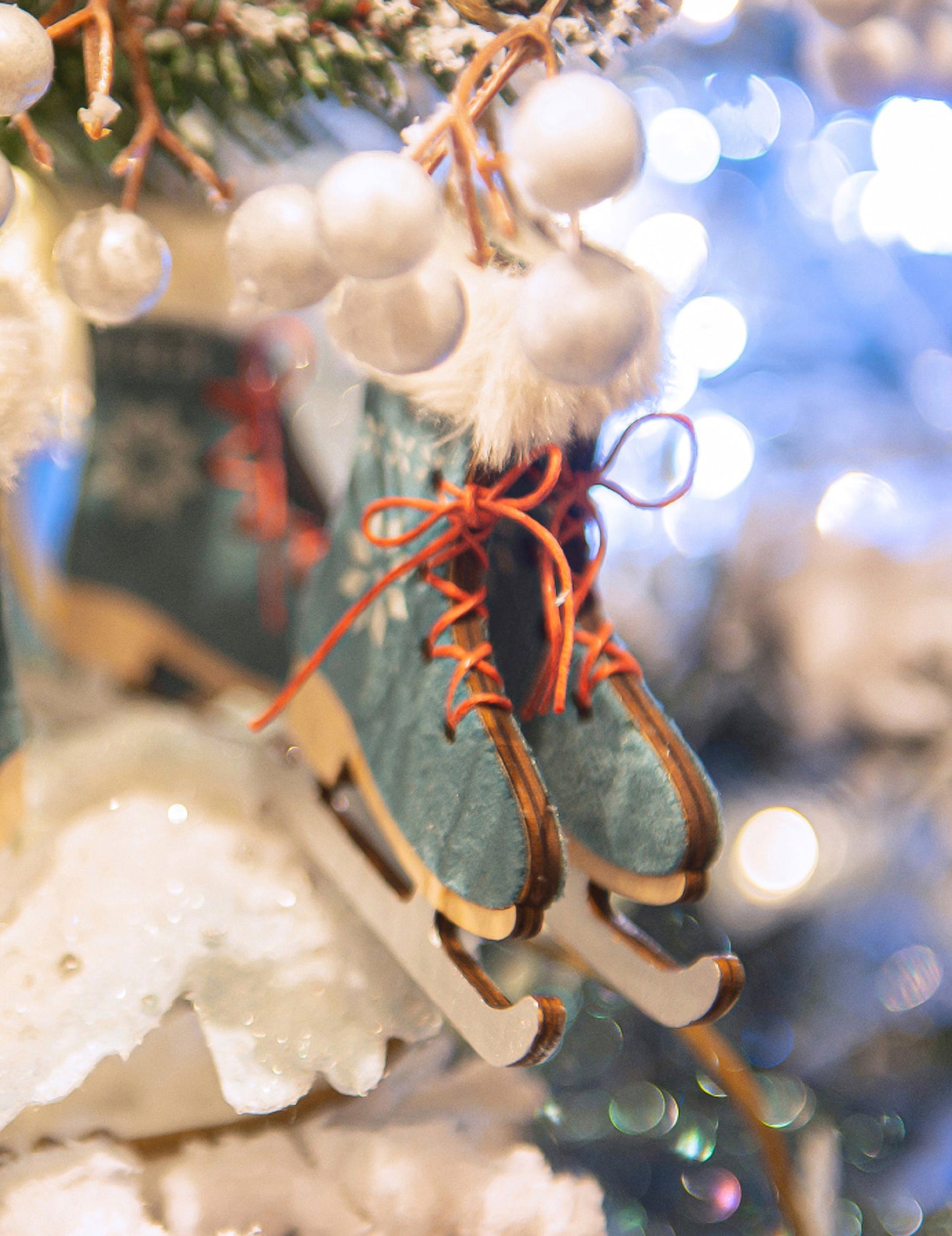 Modri okraski za božično drevo z drsalkami 9 cm z umetnim krznom