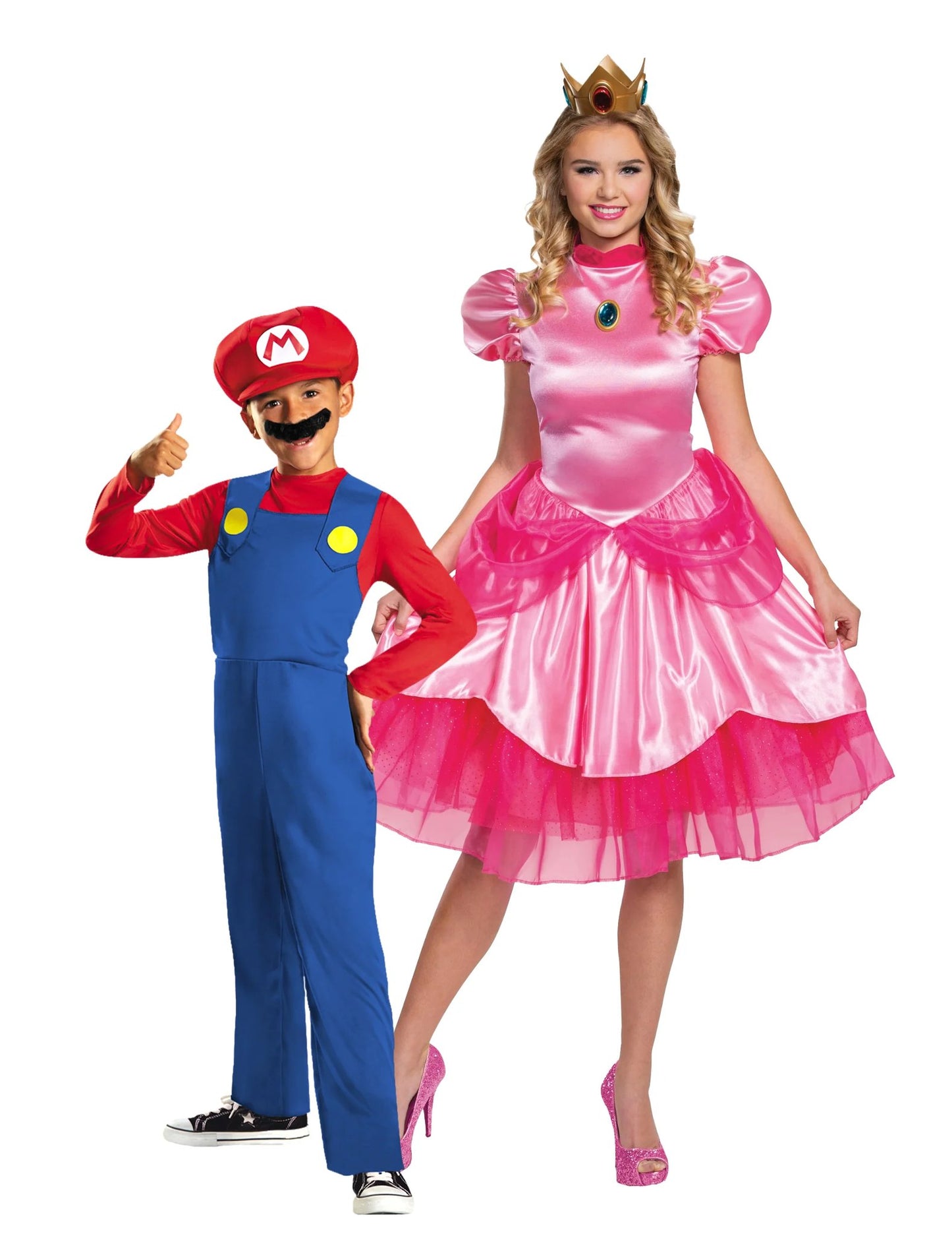 Par kostumov Princesa Peach in Mario, mama in sin