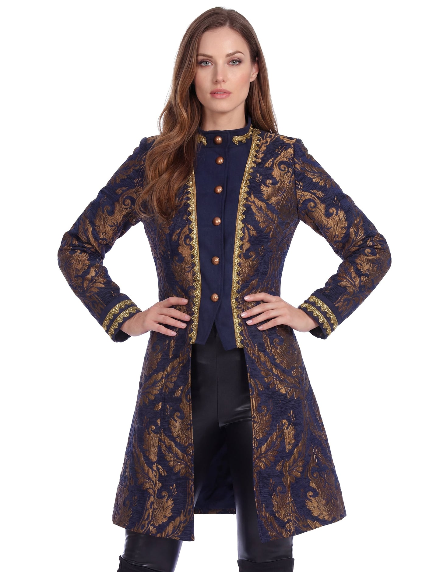Vue de face de la coupe cintrée de la veste baroque brodée luxe pour femme