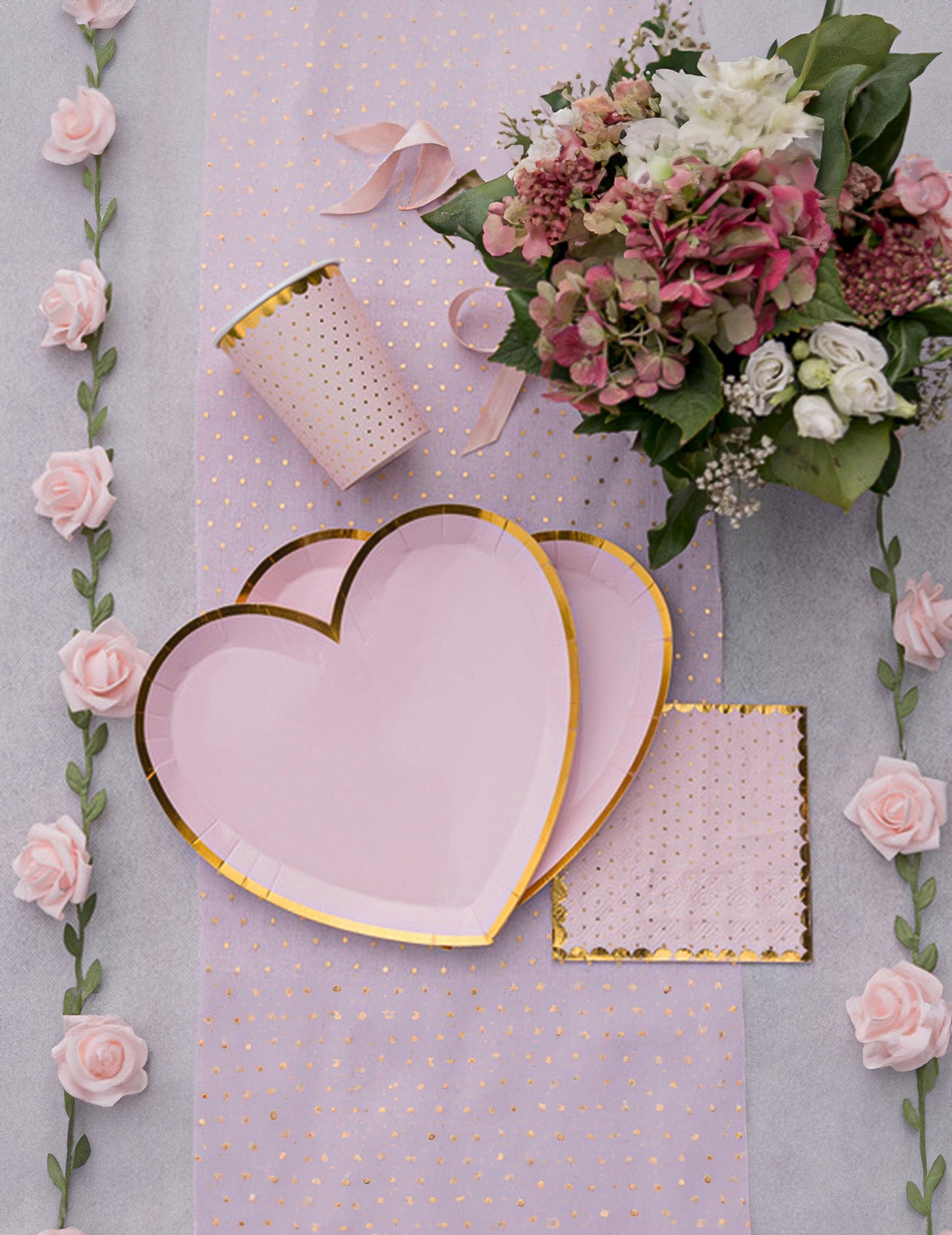 10 Pink and Gold Heart kartonski krožniki 22,5 x 20 cm