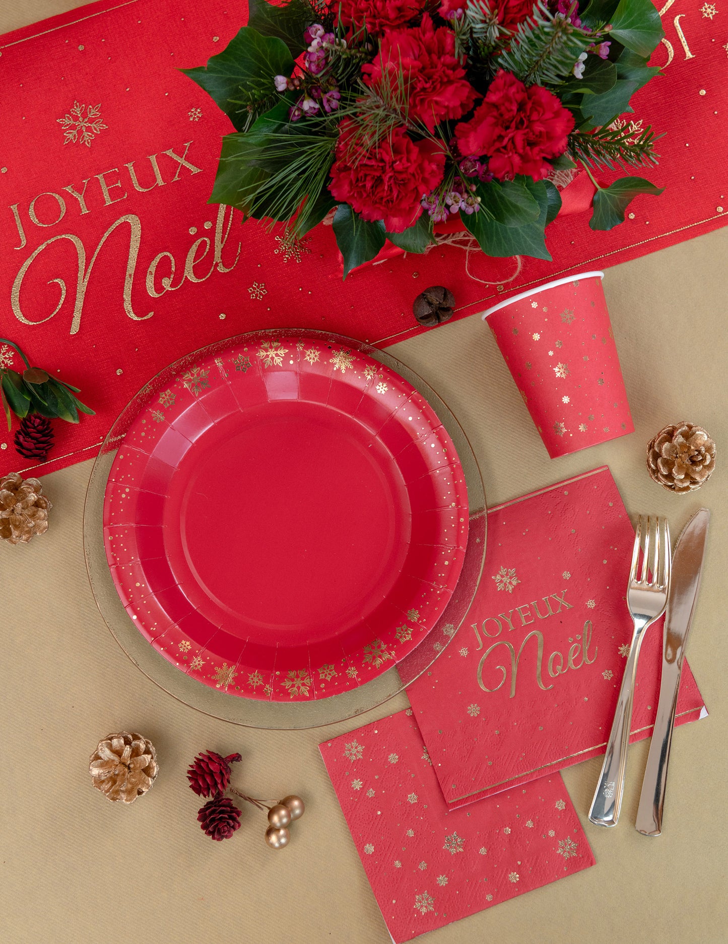 10 rdečih kartonskih krožnikov z zlatimi kosmiči, 22,5 cm za božič