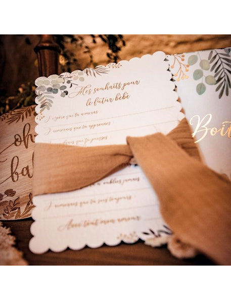 Gros plan sur le ruban et le texte des Cartes de souhaits Oh Baby