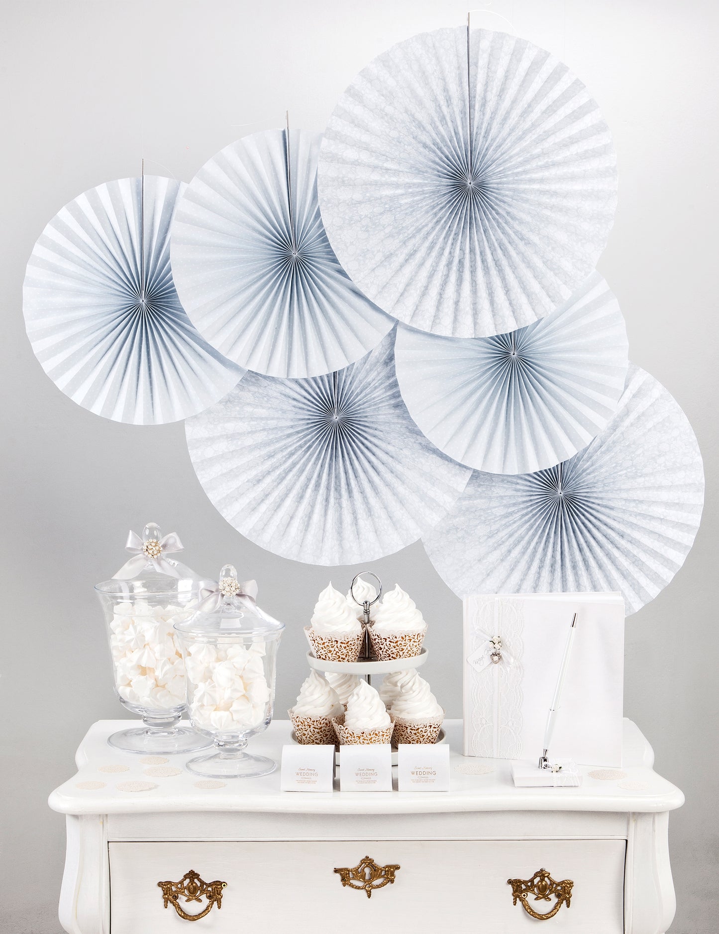 10 belih čipkastih obrob za kolačke 5,5 x 8,5 cm, poročne dekoracije