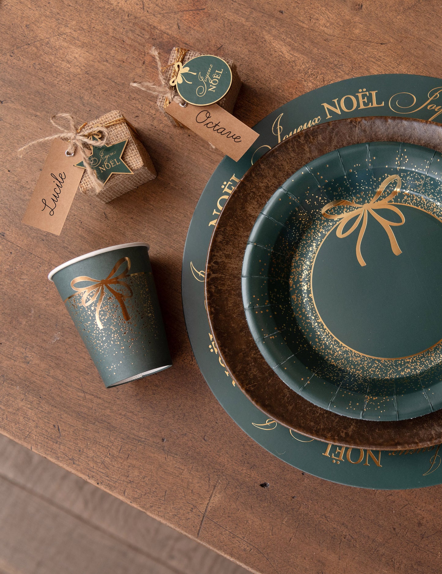 10 zelenih in zlatih božičnih kartonskih kozarčkov, 27 cl, praznični dizajn