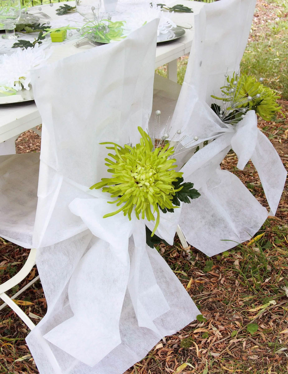 Pogled od zadaj na premium prevleko za stol z vozli za okrasitev zabave
