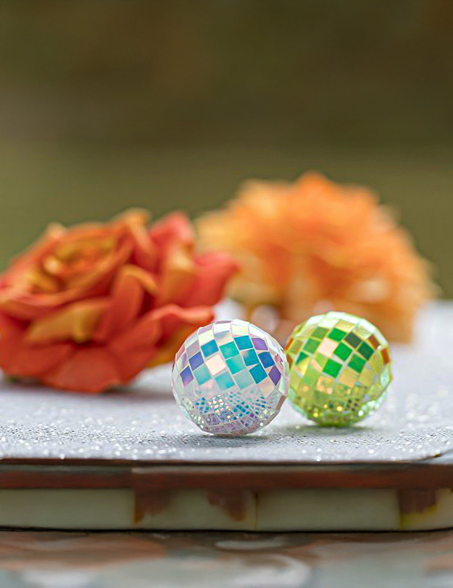 10 mini večbarvnih iridescentnih disco krogel 4 cm