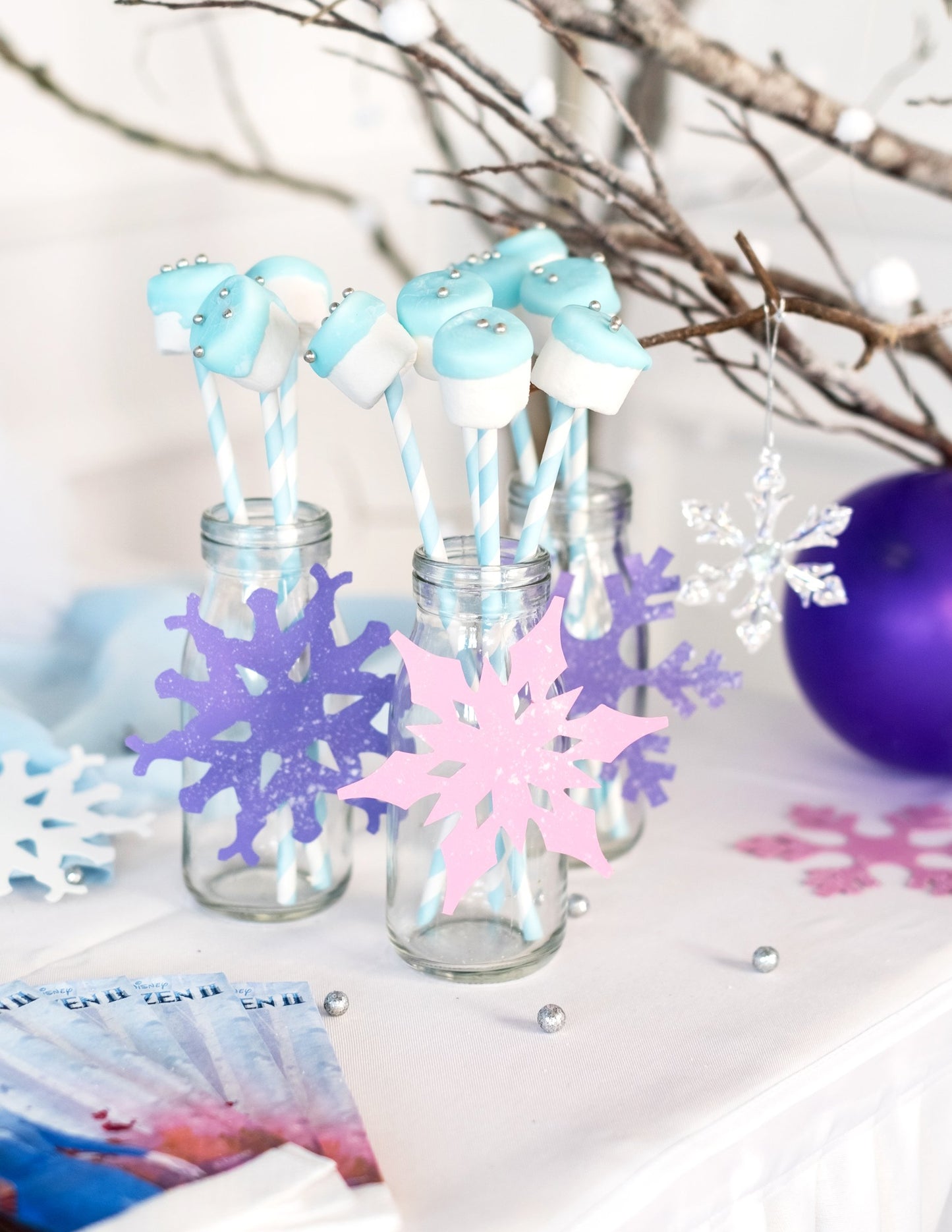 10 pastelno modre črtaste kartonske slamice 19,5 cm