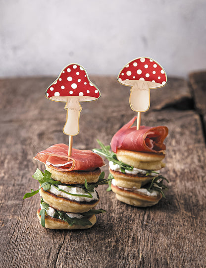 10 rdečih in belih lesenih koktajlnih palčk v obliki gob