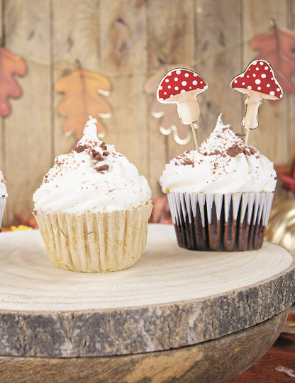 10 rdečih in belih lesenih koktajlnih palčk v obliki gob