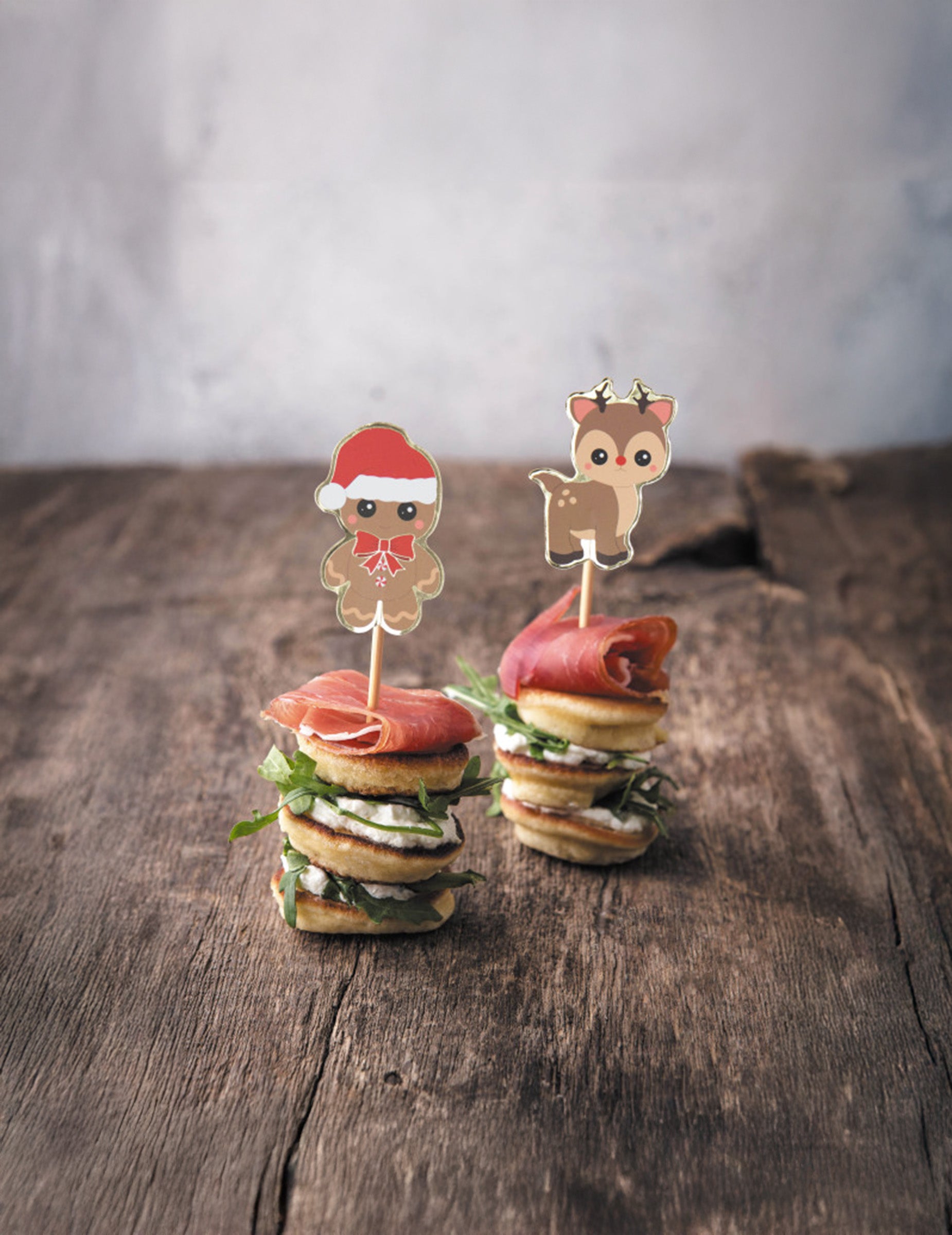 Mise en situation des pics à cocktails rennes et pain d'épice pour Noël