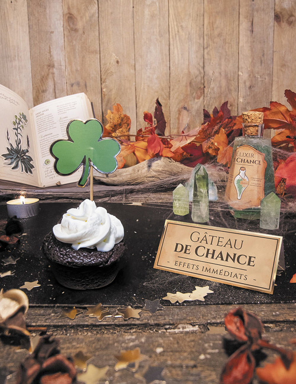Mise en situation sur un cupcake des pics en bois trèfle Saint Patrick