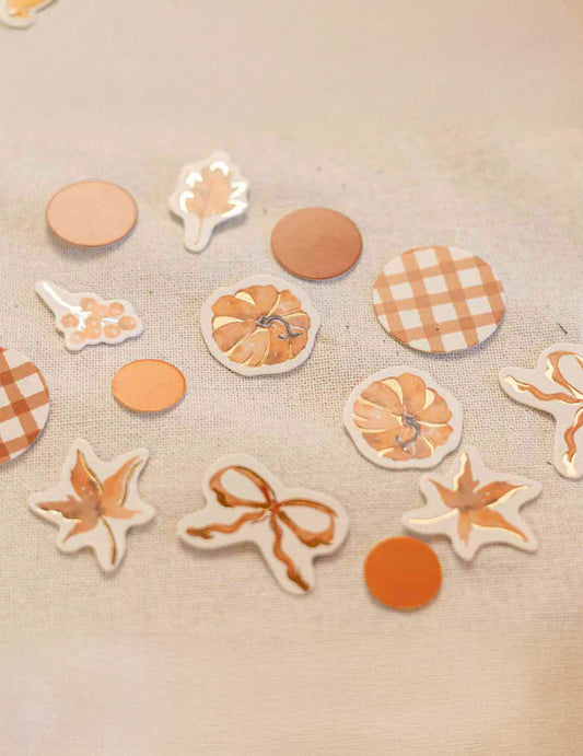 100 konfetov Cottage Living iz papirja krem barve terakota in zlate 3 cm