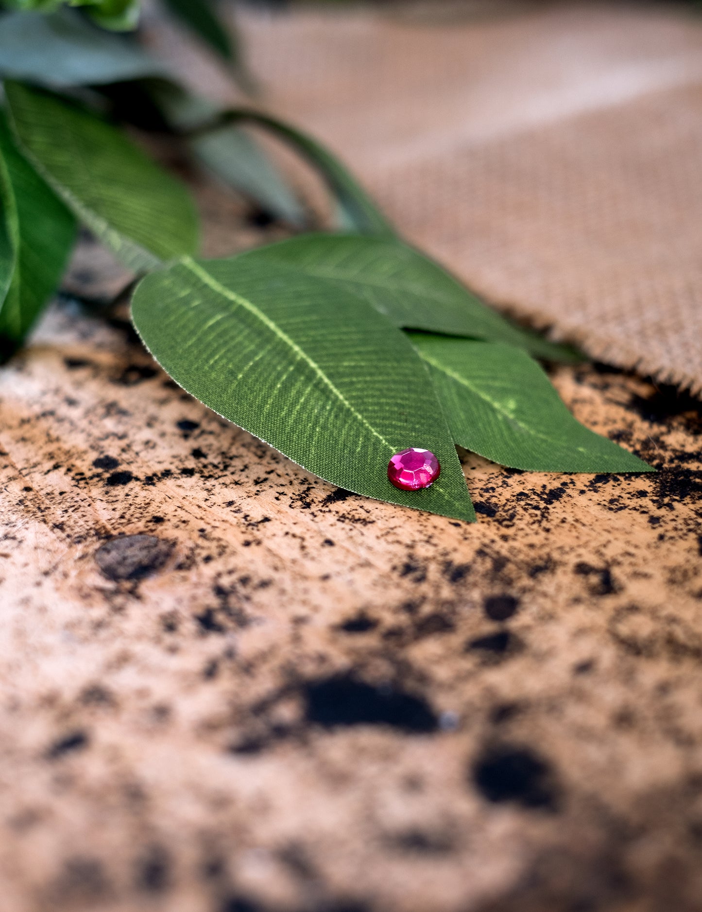 100 majhnih konfetov okrogle mize Fuchsia 0,6 cm