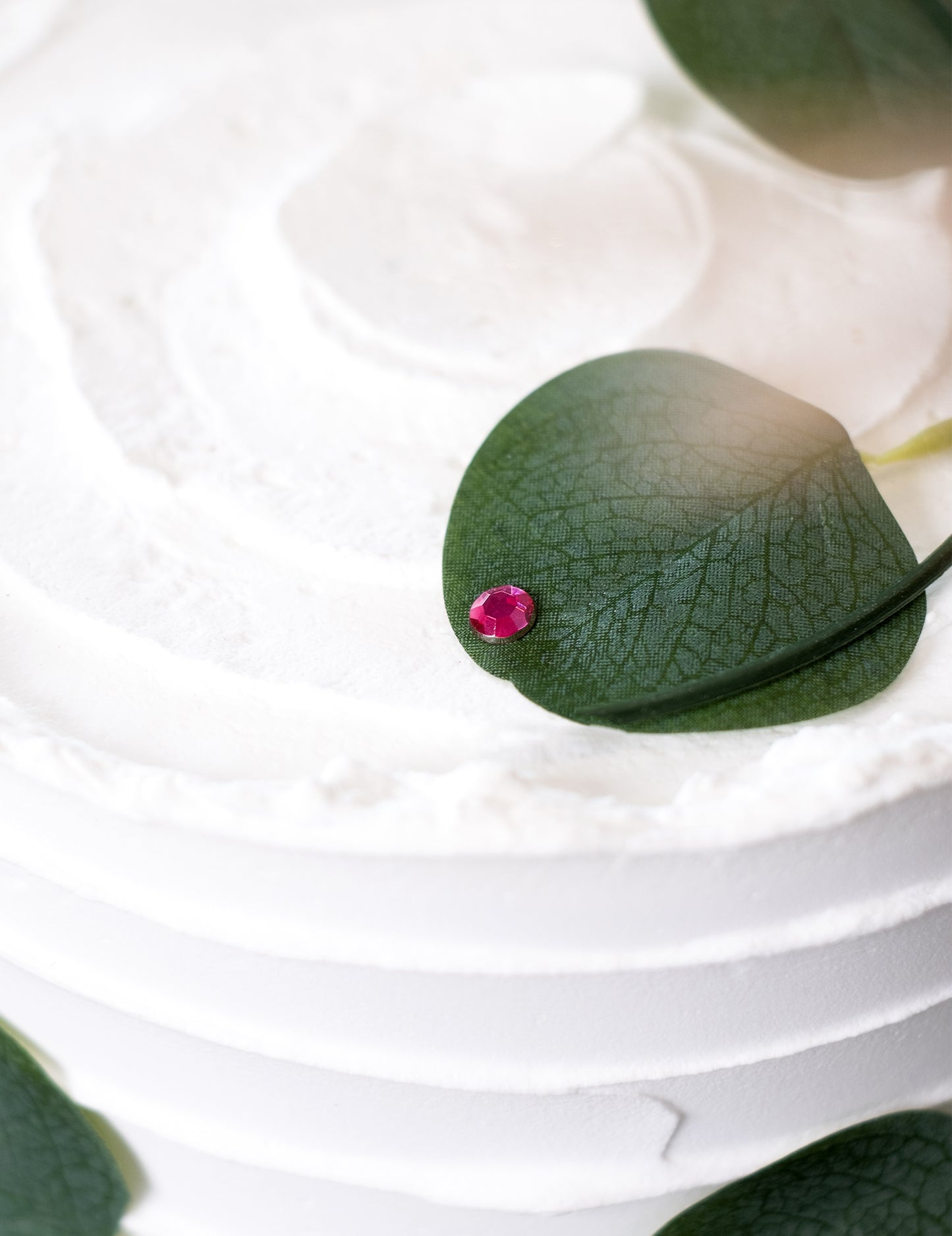 100 majhnih konfetov okrogle mize Fuchsia 0,6 cm