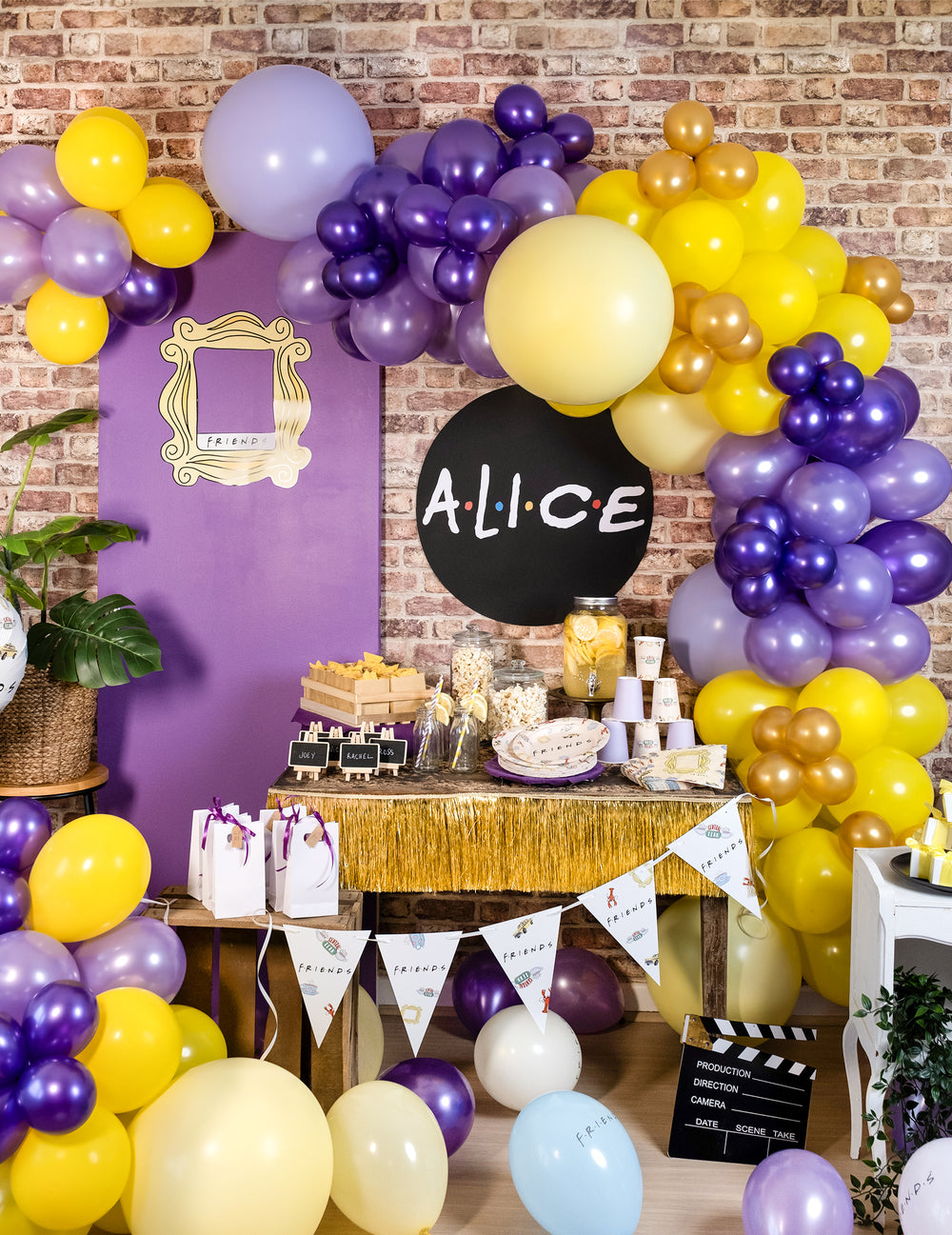 Décoration de buffet des ballons métallisés pour fête violets