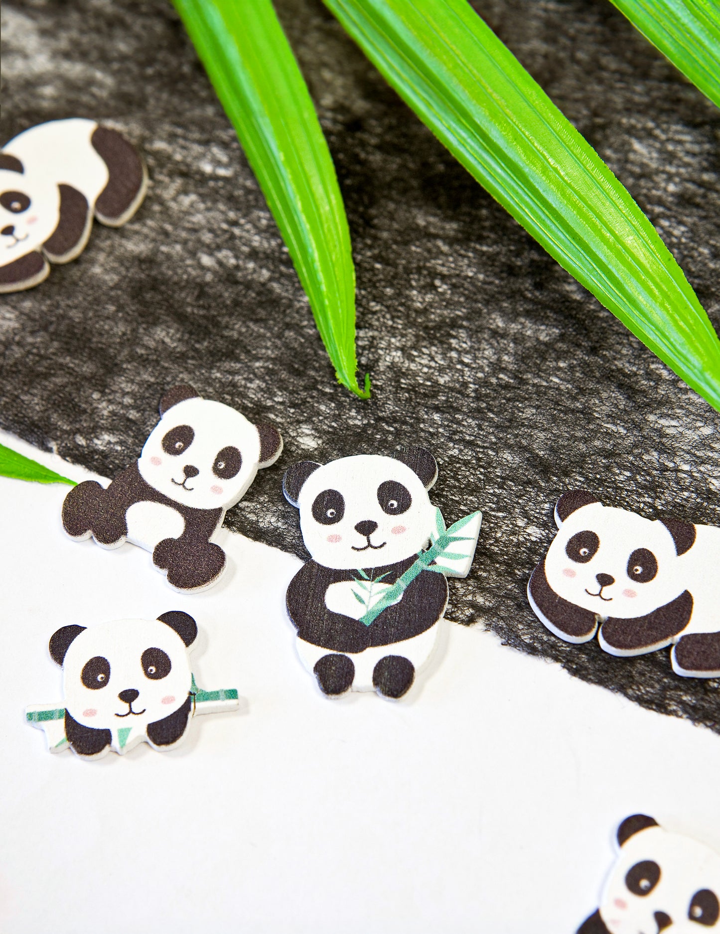 12 lesenih konfetov v obliki pande (približno 3) cm dekoracija mize