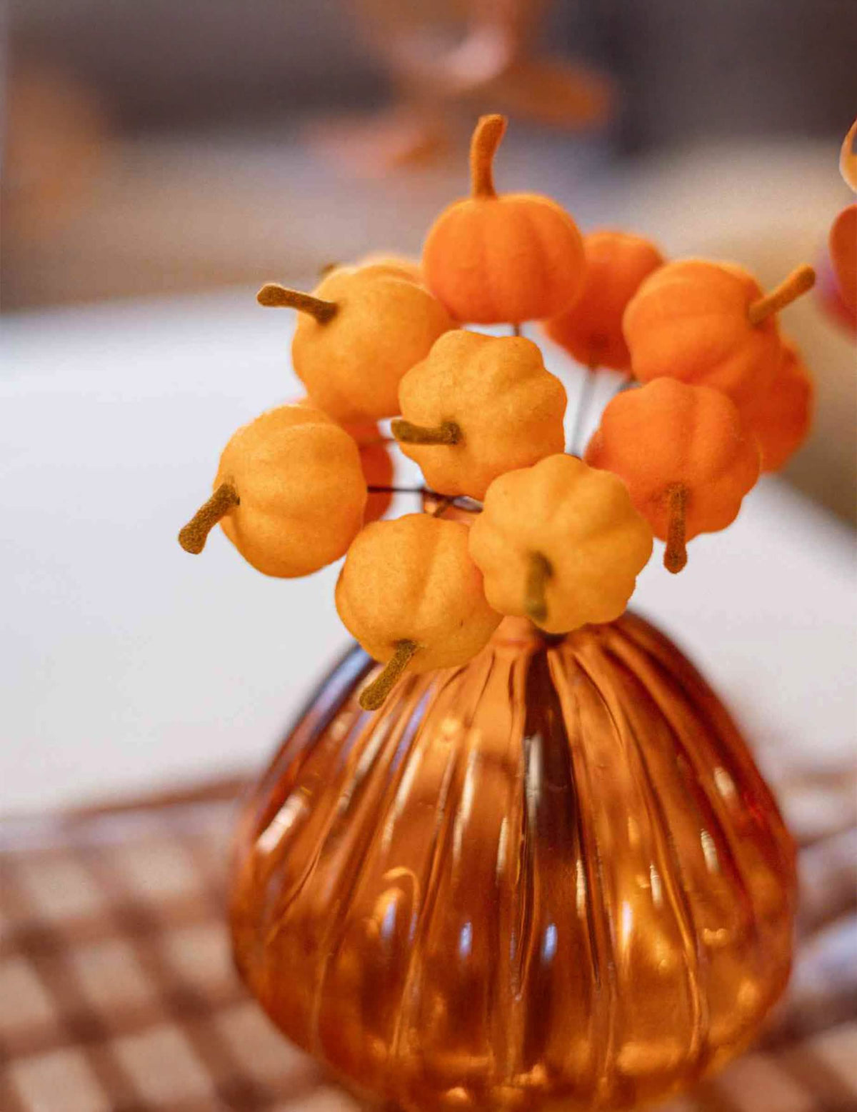 12 mini buč na steblu iz oranžnega žameta 13 cm