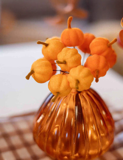 12 mini buč na steblu iz oranžnega žameta 13 cm