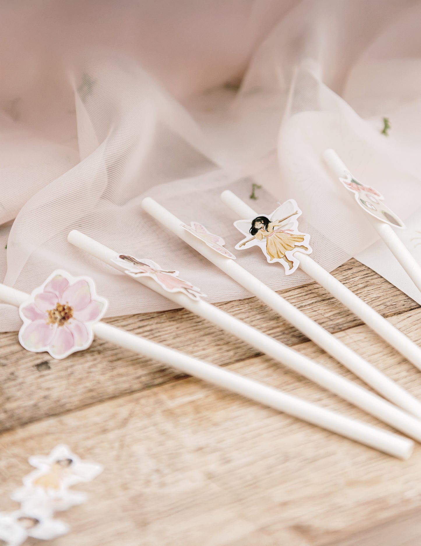 12 slamic za pravljice, bel in pastelno roza papir, 19,5 cm za otrokov rojstni dan