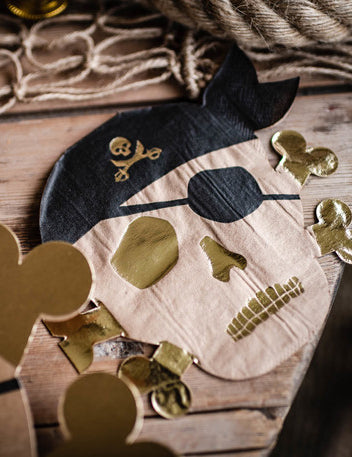 16 serviettes en papier pirate kraft et dorure 26 cm tête de pirate