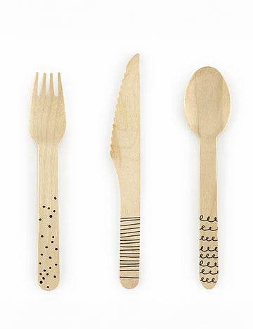 18 lesenih pogrinjkov s črnimi vzorci 16 cm originali