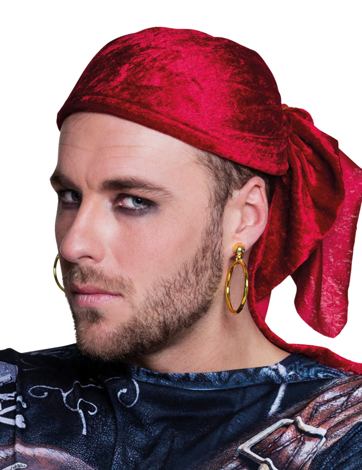 Vue de profil portée des boucles d'oreilles pirate