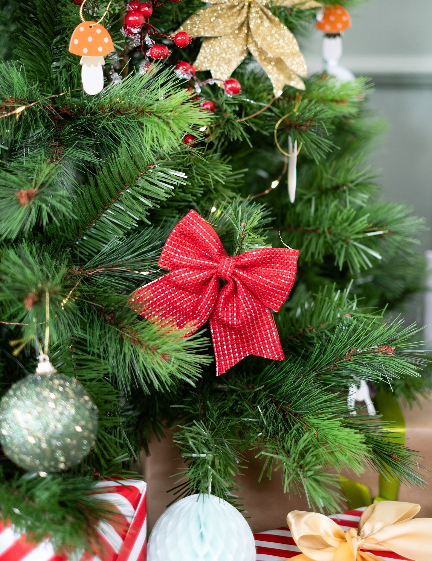 2 rdeče-zlati jutasti pentlji 12 x 13 cm Božična dekoracija