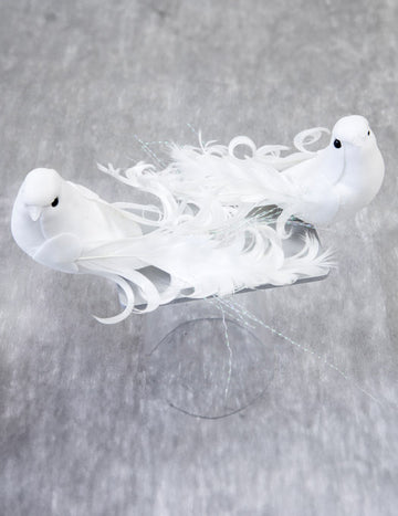 2 majhni beli okrasni ptici 13 cm iz perja 