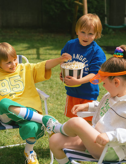 2 črno-beli črtasti kartonski posodici za prigrizke 14 cm