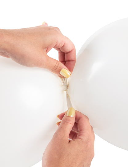 20 belih balonov za povezovanje 28 cm 