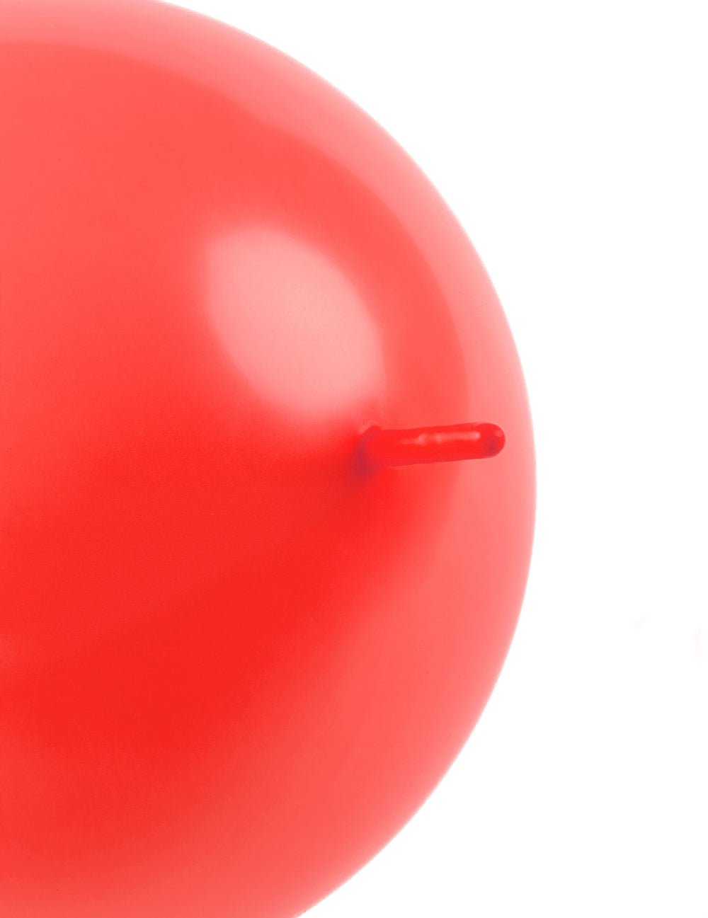 Détail de l'embout de raccordement du lot de 20 ballons à relier rouge