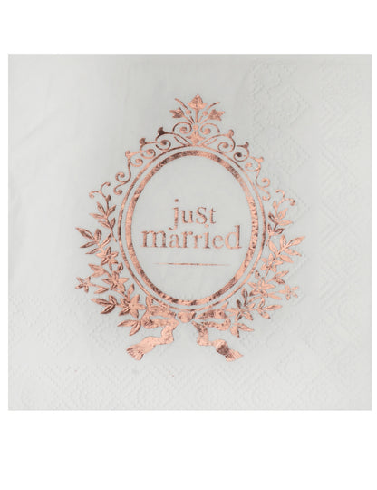 Mise en situation des petites serviettes Just Married pour mariage chic